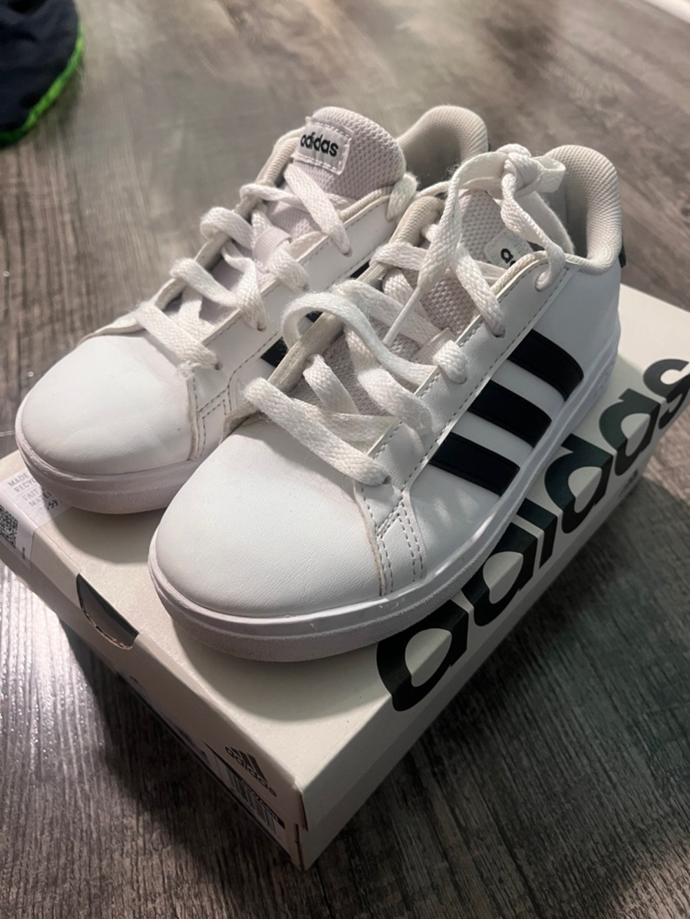 Adidas White Kids Sneakers with Black Three Stripes boys girls 13 1/2